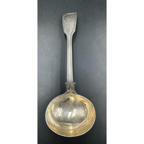 450 - A Georgian silver ladle and marrow scoop, hallmarked for London 1834, approximate total weight 140g.