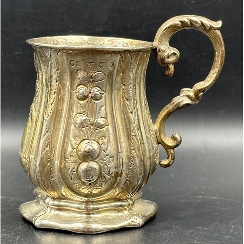 467 - A Victorian ornate silver tankard, approximate 8.5cm high, Birmingham 1868, approximate total weight... 