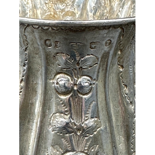 467 - A Victorian ornate silver tankard, approximate 8.5cm high, Birmingham 1868, approximate total weight... 