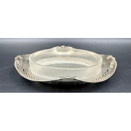 474 - A silver framed glass bowl with pierced decoration, hallmarked for Sheffield 1919 by R F Mosley & Co