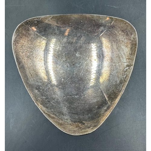 477 - A silver bowl, marked sterling and made in Peru, approximate total weight 70g