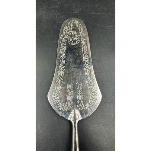 487 - A silver handled cake slice and cake knife both marked 800