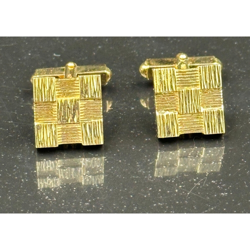 511 - A pair of 18ct gold vintage Garrard & Co cuff links, with an approximate total weight of 10g.