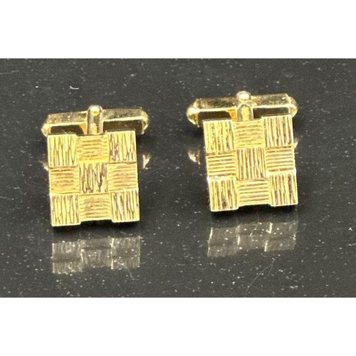 511 - A pair of 18ct gold vintage Garrard & Co cuff links, with an approximate total weight of 10g.