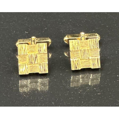 511 - A pair of 18ct gold vintage Garrard & Co cuff links, with an approximate total weight of 10g.