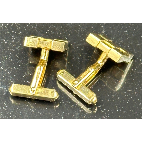 511 - A pair of 18ct gold vintage Garrard & Co cuff links, with an approximate total weight of 10g.