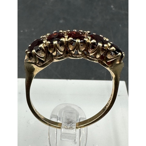 528 - A 9ct gold carved claw set five stone garnet ring size R