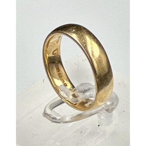 536 - A 9ct gold wedding band with an approximate weight of 4g