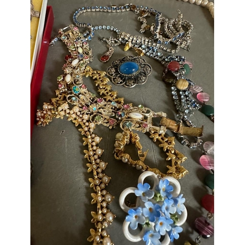 564 - A selection of costume jewellery including some silver, various styles and finishes.