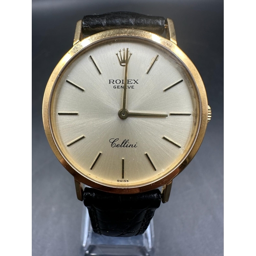 572 - A Rolex Cellini watch in original box (1995) REF: W088974