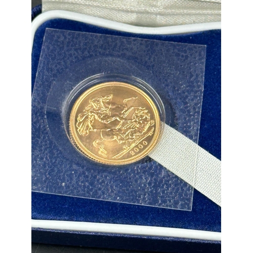 600 - A  2000 United Kingdom gold sovereign coin