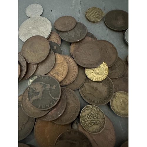 610 - A selection of UK coinage to include George V and Victorian pennies