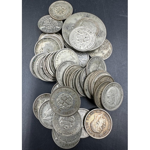 611 - A small selection of Great British coins from Victorian onwards to include three pence coins, sixpen... 