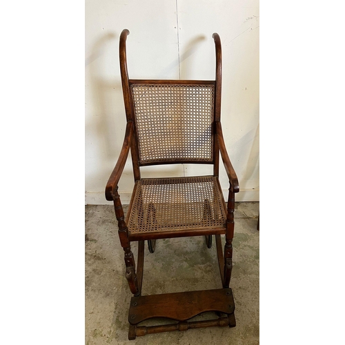 62 - A Victorian Bergere wheel chair