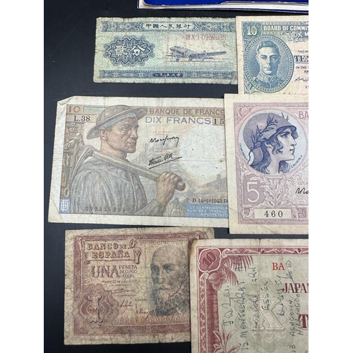 634 - A small selection of banknotes and The Rothmans Cambridge Collection of Rare Banknotes.