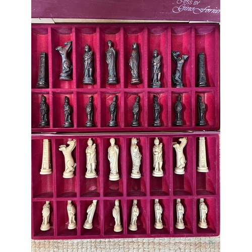 712 - A Gino Ferrari boxed chess set