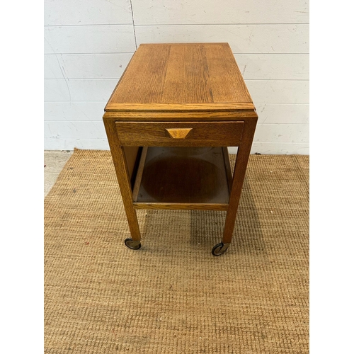 86 - A mahogany metamorphic tea trolley on castors converting to a tea table