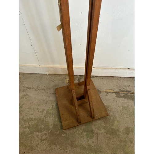 98 - A vintage adjustable artist easel