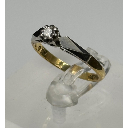 523A - An 18ct gold and platinum ring