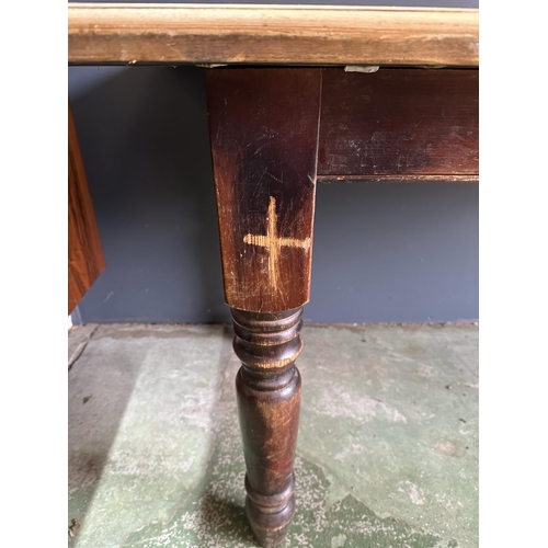 124 - A country pine kitchen table on turned legs (H76cm W182cm D76cm)