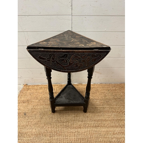 163 - An oak Arts and Crafts style drop leaf tripod side table (H62cm Dia40cm)