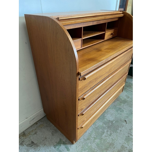 210 - A teak roll top bureau (H100cm W90cm D48cm)