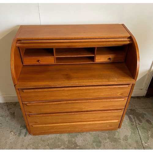 210 - A teak roll top bureau (H100cm W90cm D48cm)