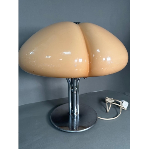 229 - A mid century Italian Quadrifoglio table lamp