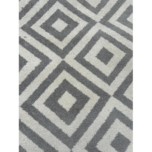 254 - A contemporary rug in a grey and white geometric pattern 160cm x 220cm