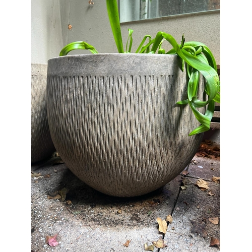 279 - A pair of garden pots/planters fluted wave pattern (H45cm Dia50cm)