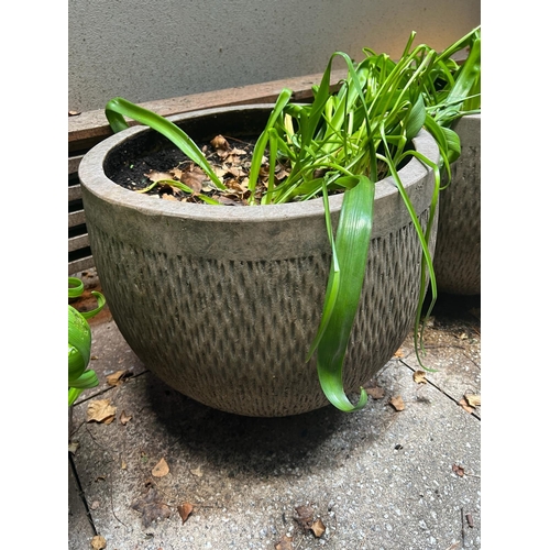 280 - A pair of garden pots/planters fluted wave pattern (H45cm Dia50cm)