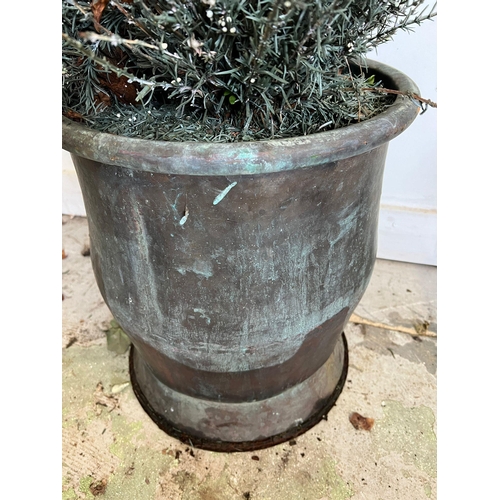 329 - A copper weathered planter (H41cm Dia68cm)