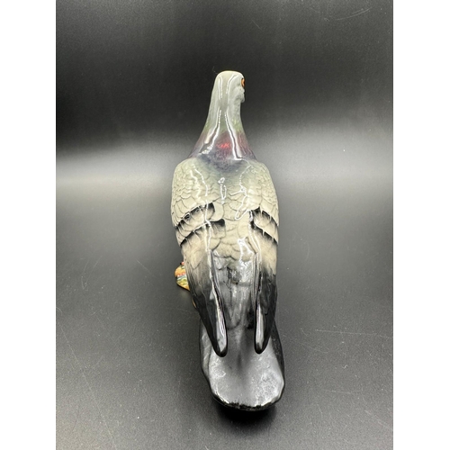 381 - A Beswick figure of a pigeon. No 1383