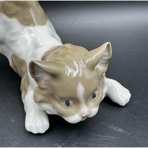 390 - Two Lladro figures Sitting Deer No 1064 and playful cat Number 5091