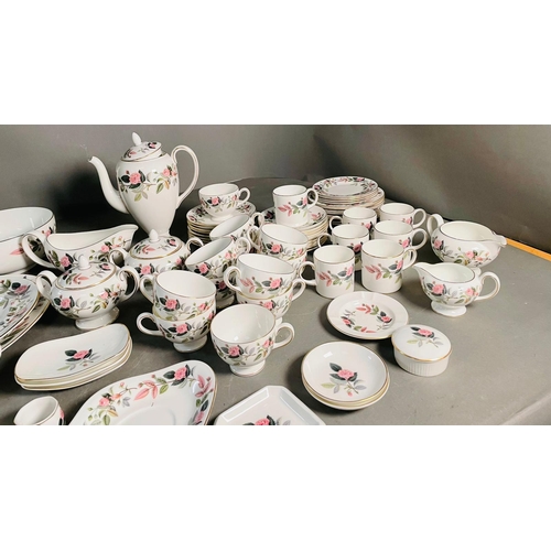 393 - A large selection of Wedgwood Hathaway Rose pattern dinner service, 7 bowls, 7 coffee cups and sauce... 