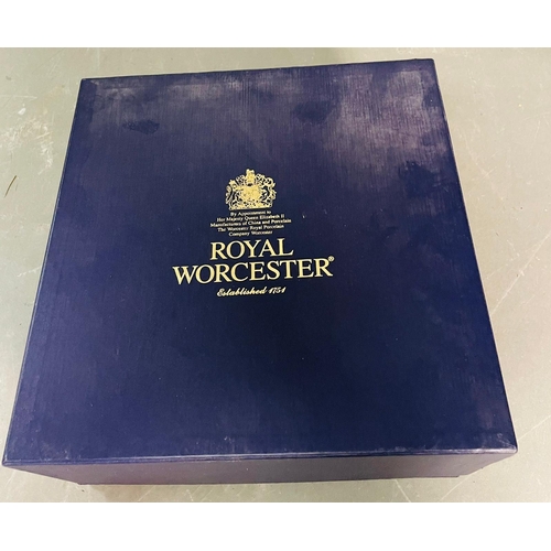 415 - A Royal Worcester limited edition 2000 millennium flight bowl, boxed with certificate