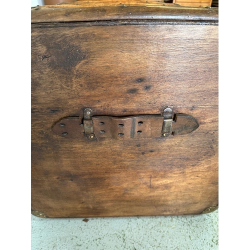 42 - A vintage wooden banded steamer trunk with brass fittings and leather strap handles to ends opening ... 