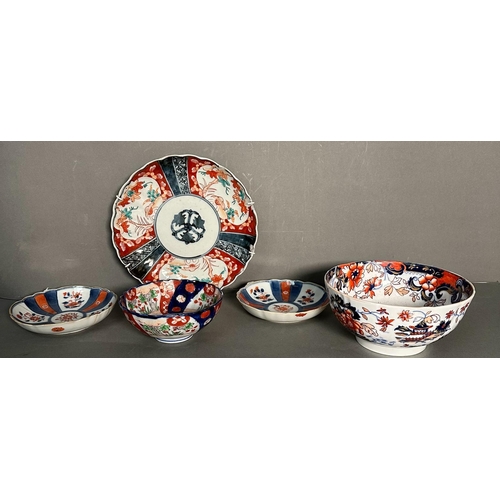 431 - A selection of bowls and dishes in the Imari palette, various ages and styles