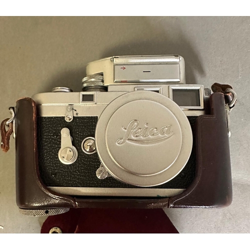 448 - A vintage Leica camera along with a large number of accessories, including tripod