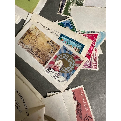 461 - A box of loose World stamps in packets to include Morocco, Australia and Thailand