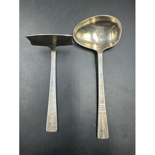 526 - A silver boxed spoon and pusher christening set hallmarked for Birmingham 1947 by Hamilton Utilities... 