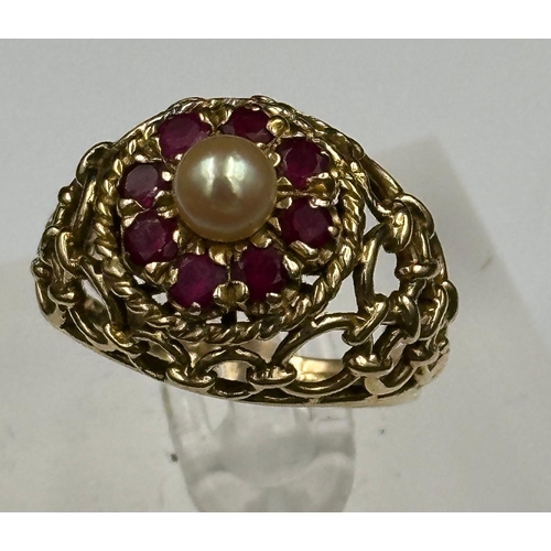 548 - An Arabian gold cocktail ring with ruby and central pearl, approximate total weight 6.7g. Size N