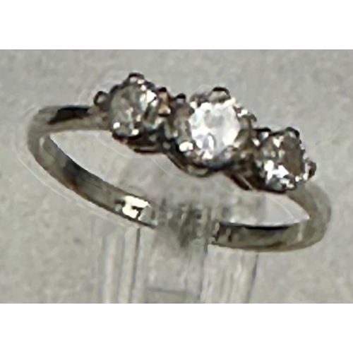 572 - A three stone diamond ring on 18ct white gold and platinum set Size N