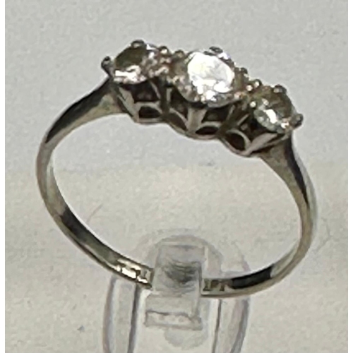 572 - A three stone diamond ring on 18ct white gold and platinum set Size N