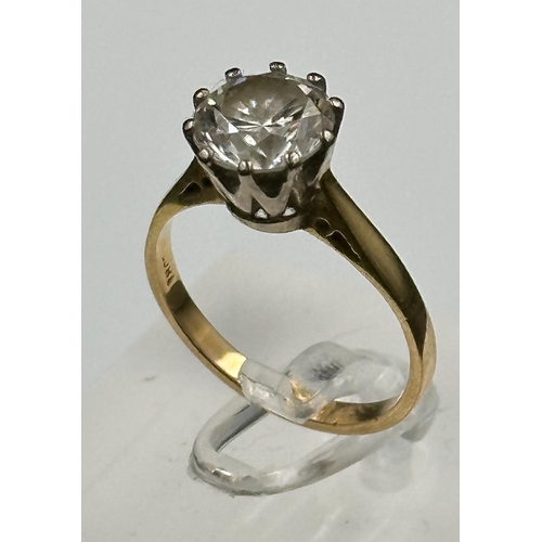 574 - An 18ct gold ring with CZ and approximate weight of 3.9g Size N