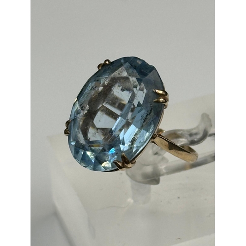 577 - A 9ct gold and blue topaz ring. Size N