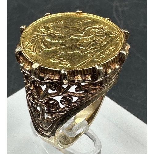 600 - A half sovereign ring in a 9ct gold claw setting Size K