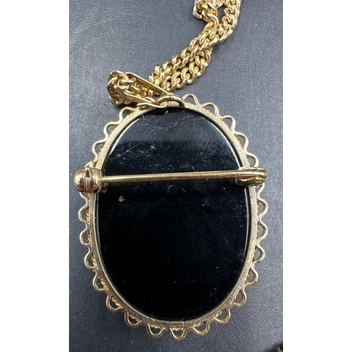 614 - A 9ct gold chain with 9ct gold pendant, cameo style of a horses head. (Approximate weight of necklac... 