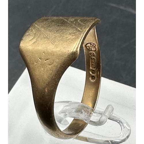 620 - A 9ct gold signet ring, size X with an approximate weight of 4.7g