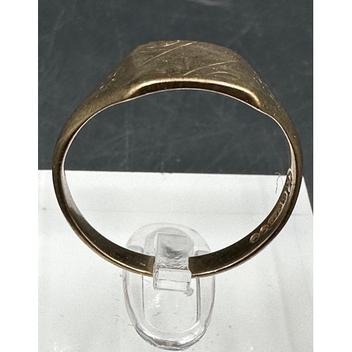 620 - A 9ct gold signet ring, size X with an approximate weight of 4.7g